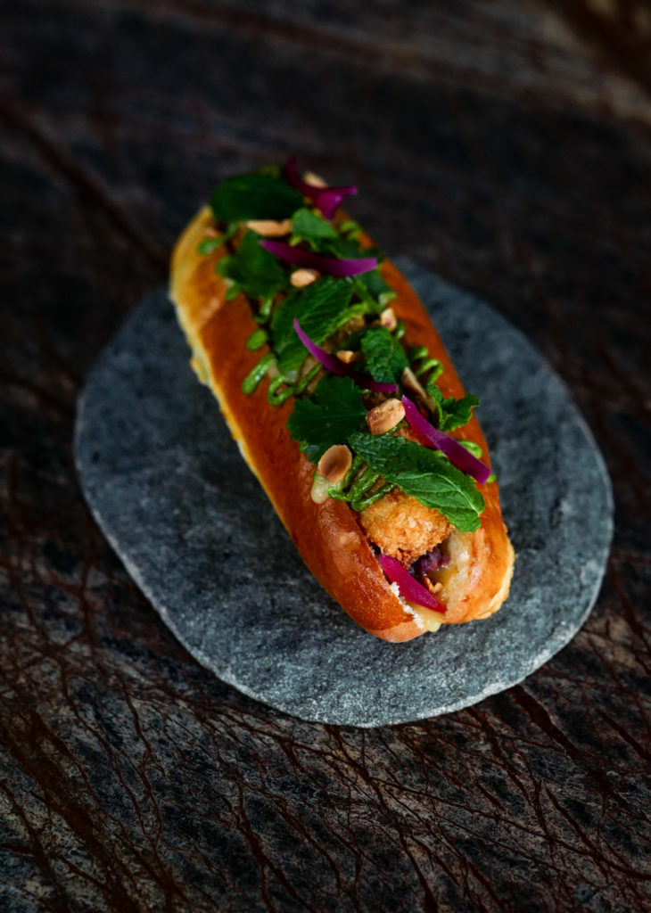 Hot-dog garni d’herbes et de fleurs