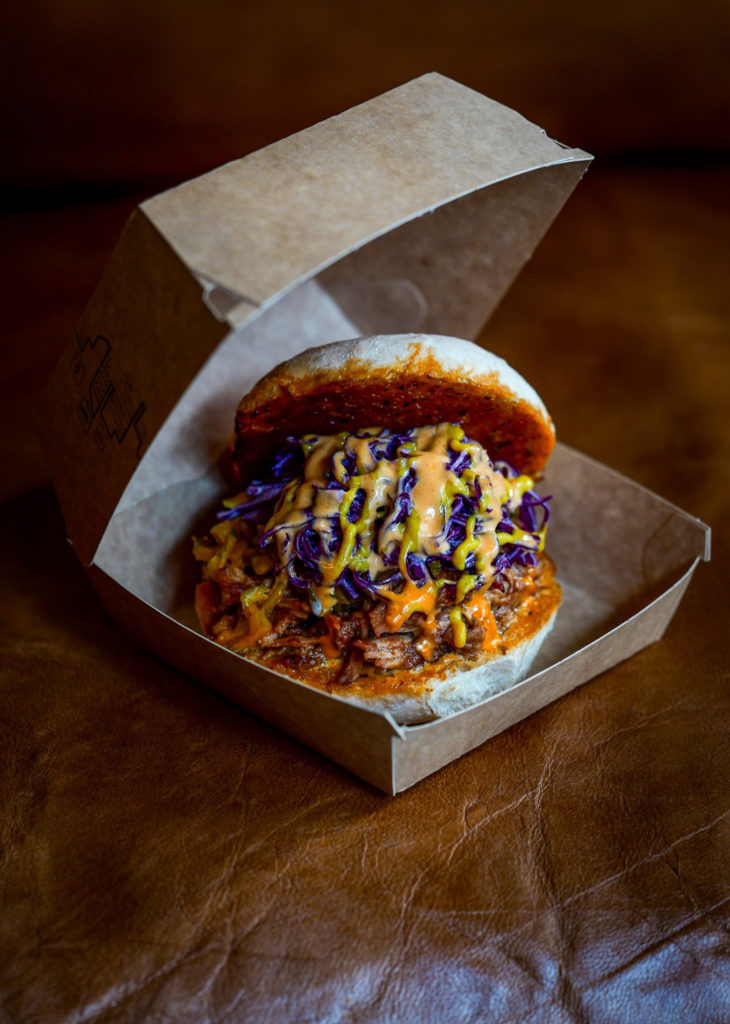 Burger dans sa boîte en carton