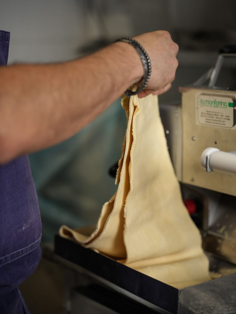 Feuille de pâte fraîche au laminoir, Le Cherche-Midi