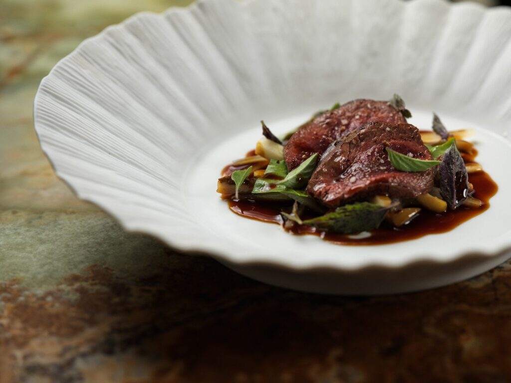 Gibier, herbes et jus brun, La Scène — Stéphanie Le Quellec