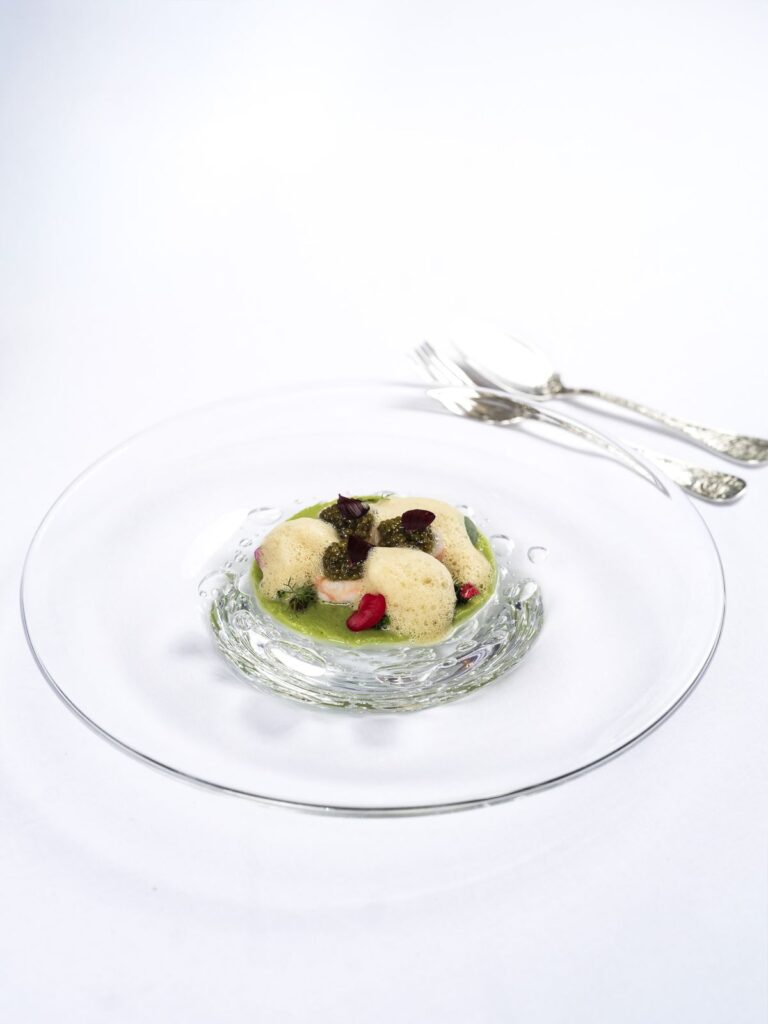 Langoustine, caviar et écume sur un velouté vert, Le Sylvestre, Saint-Rémy-de-Provence, photo Stéphane Riss