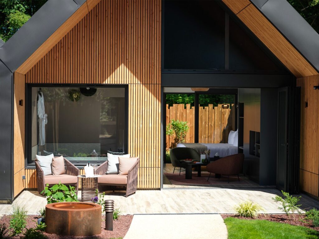 Lodge et sa terrasse ouverte sur la chambre, Le Verbois