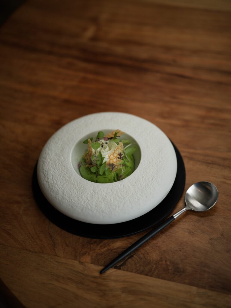 Velouté vert et tuiles, restaurant du Verbois